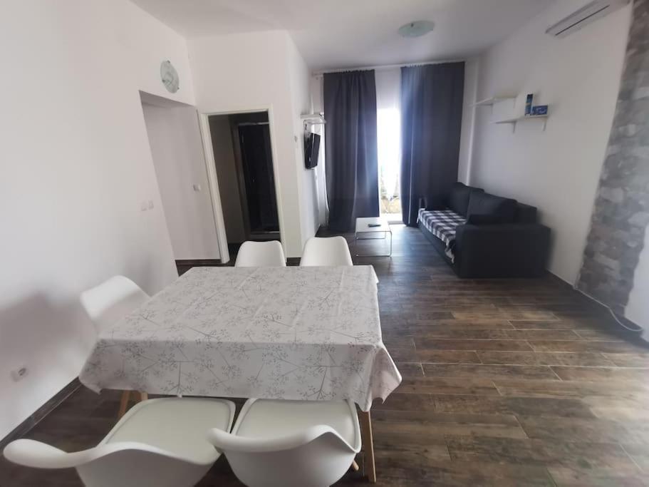 Apartmani Viktorija Fažana Exterior foto