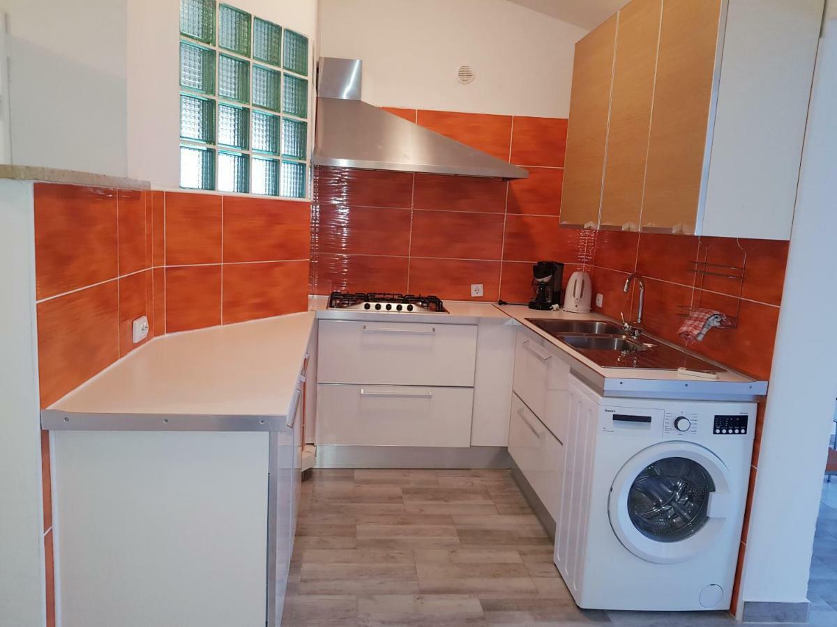 Apartmani Viktorija Fažana Exterior foto